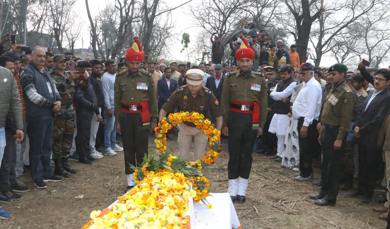 Jawan Nitin last rites were performed in a sad atmosphere in Bijnor, see photos
