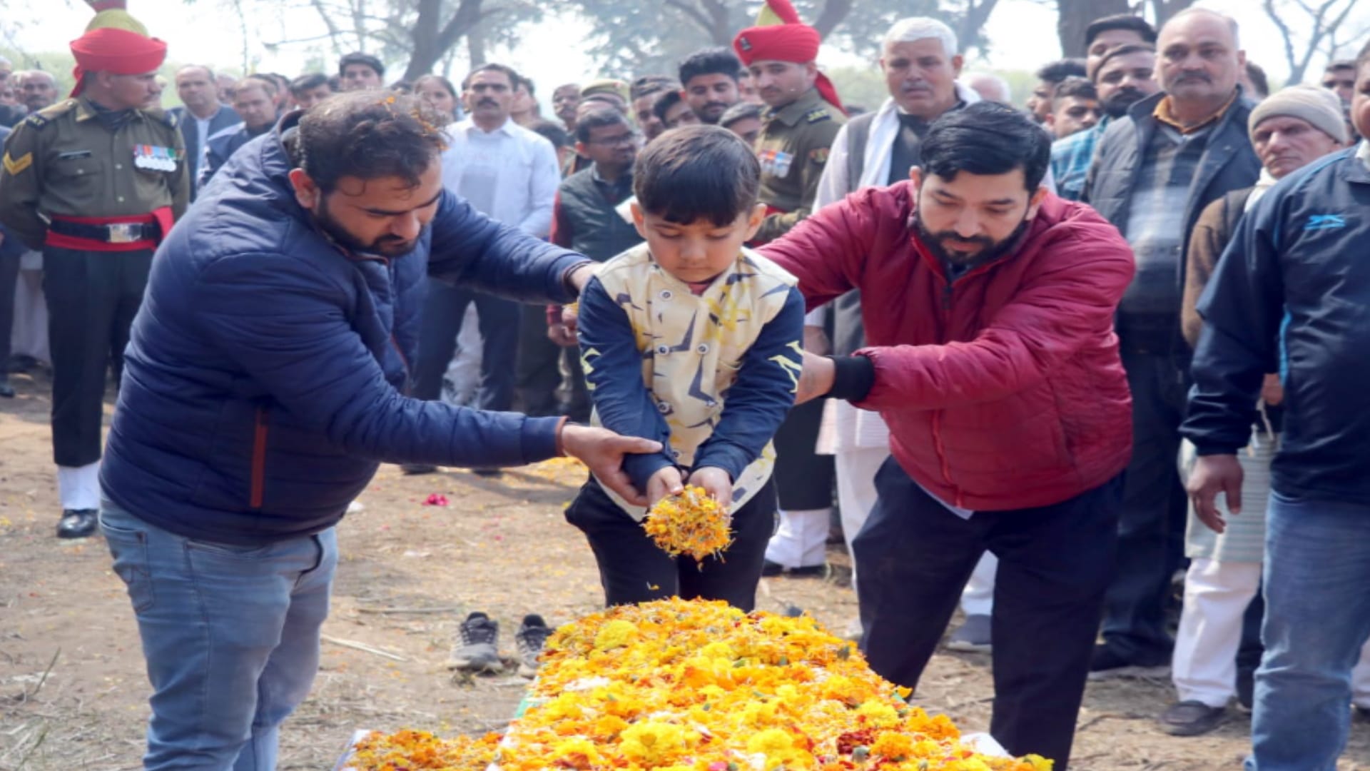 Jawan Nitin last rites were performed in a sad atmosphere in Bijnor, see photos