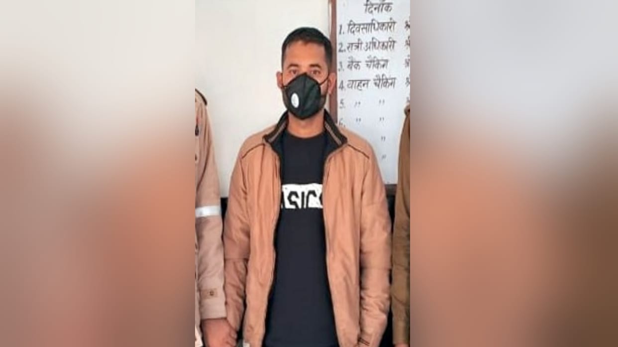 Secret will revealed from mobile SIM of solver caught in up police bharti exam in Bijnor