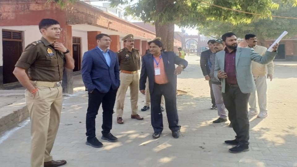 Two solvers were caught in police recruitment examination in Shikohabad thana area of Firozabad