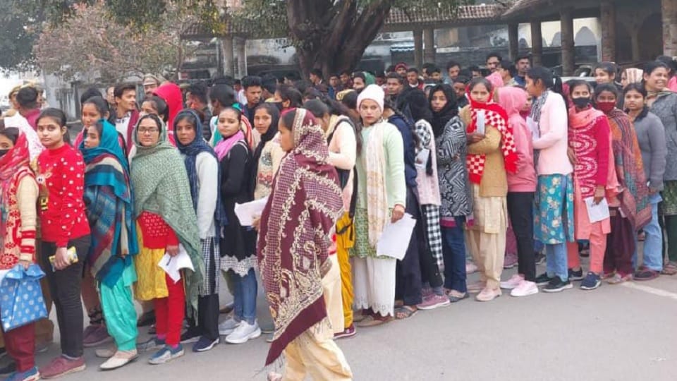 Constable Recruitment Exam: One lakh candidates will appear for the exam at 54 centers in Moradabad