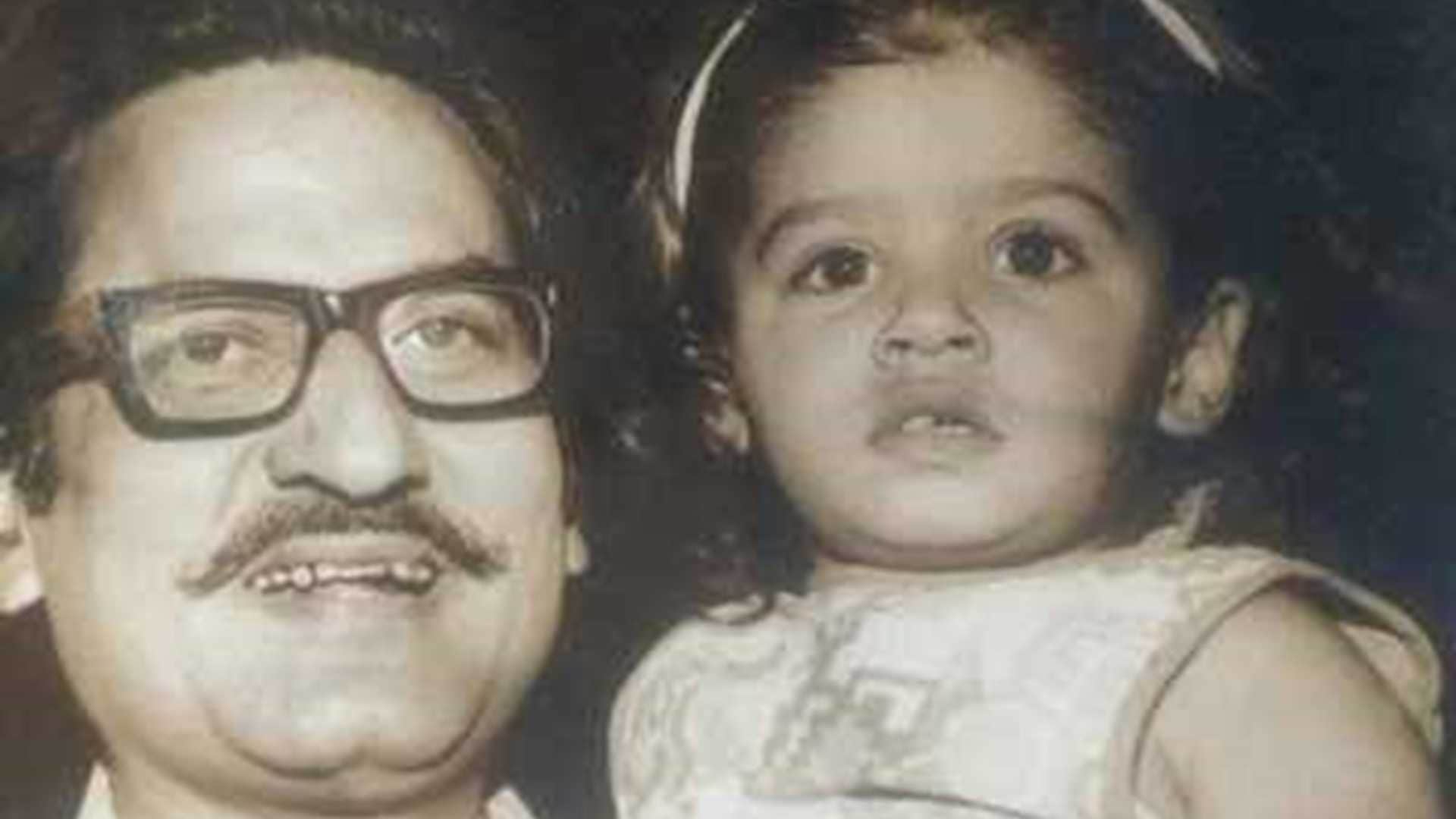 10 interesting quotes of Raveena tandon on his father ravi tandon birthday agra jawan majboor balidan