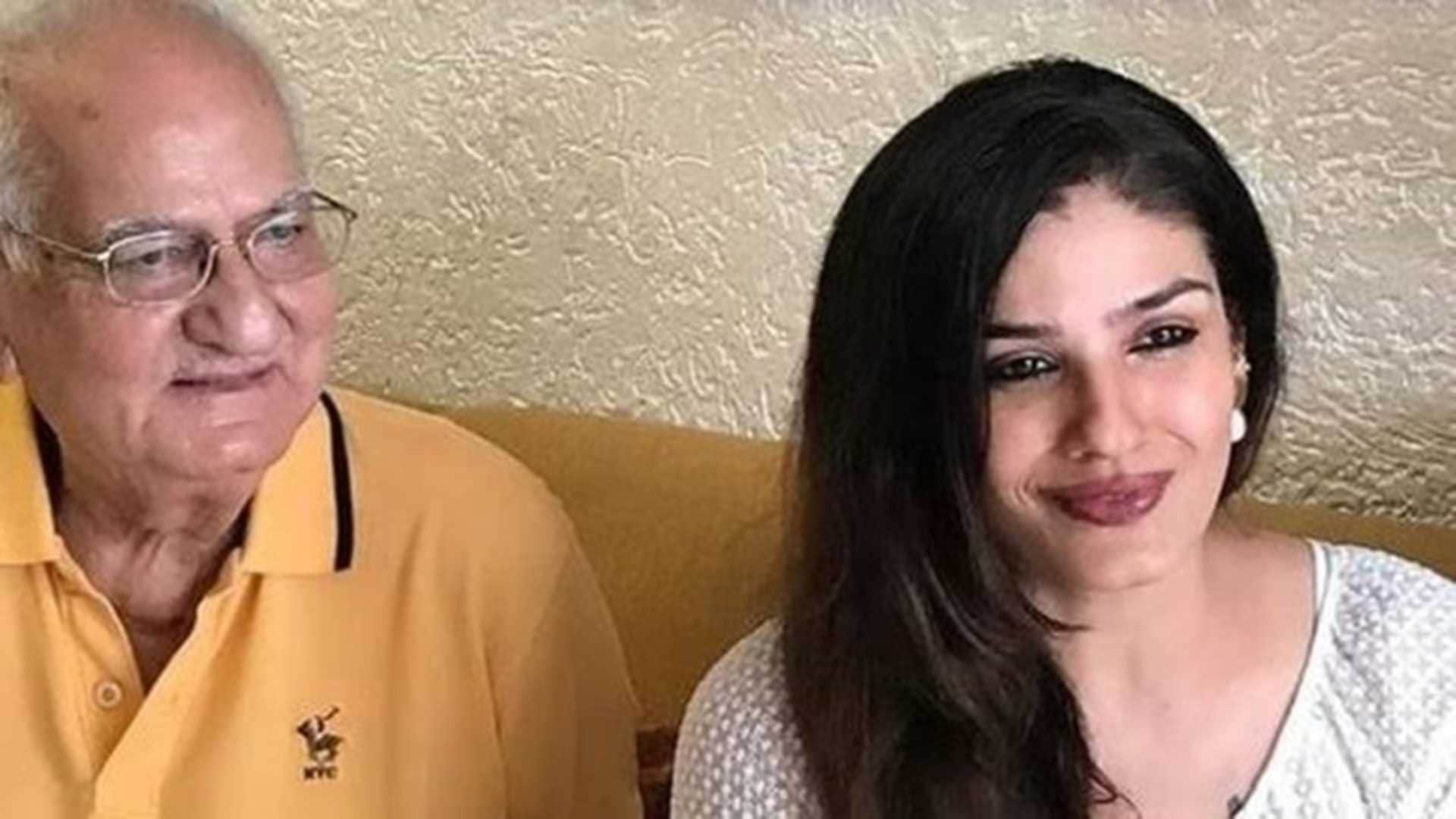 10 interesting quotes of Raveena tandon on his father ravi tandon birthday agra jawan majboor balidan