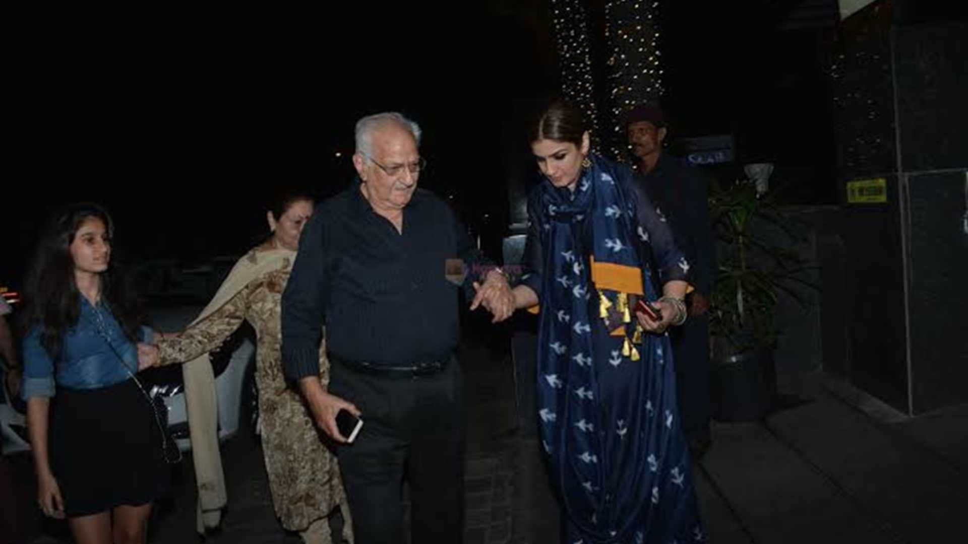 10 interesting quotes of Raveena tandon on his father ravi tandon birthday agra jawan majboor balidan