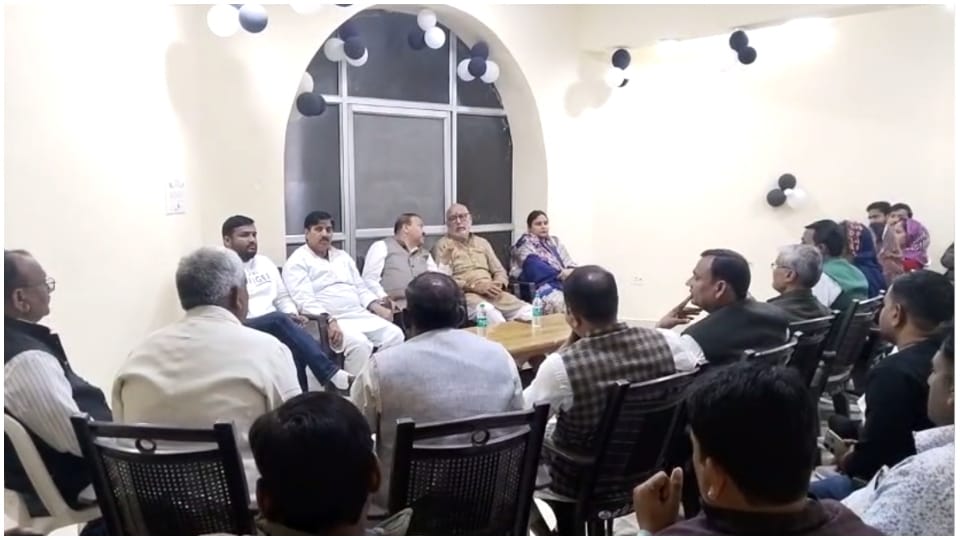 Speculation of Kamal Nath joining BJP political stir intensifies in Gwalior region