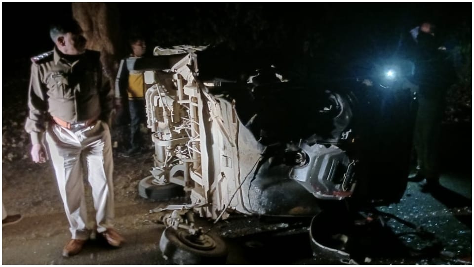 Truck hits auto in Shahdol seven laborers injured Road Accident MP