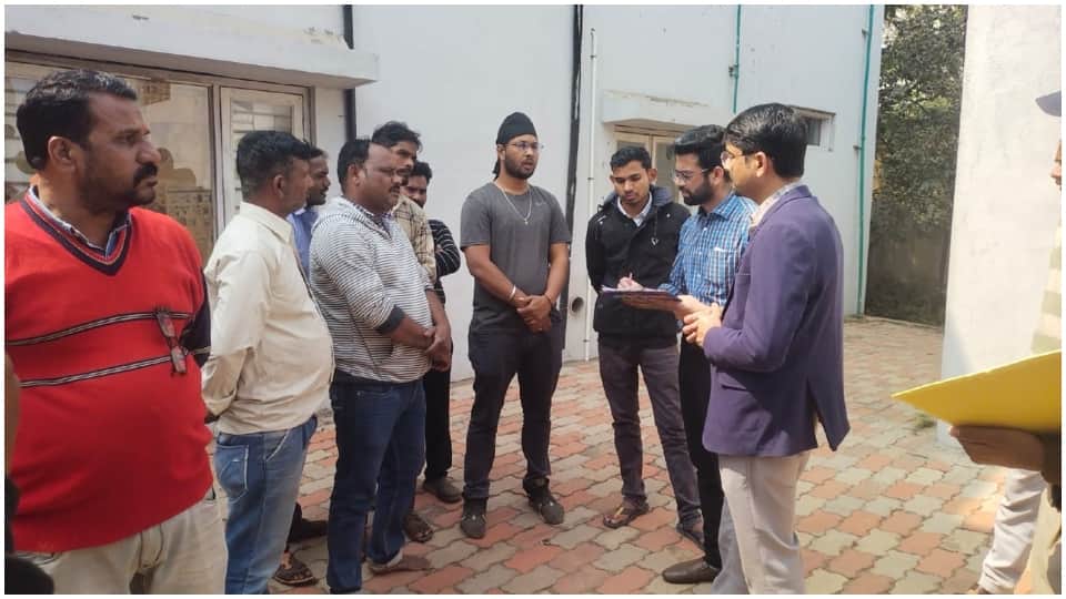 पुलिस ने केस दर्ज कर मामले की जांच की शुरू।