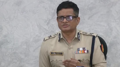 Sandeshkhali Incident: संदेशखाली मामले में तृणमूल कांग्रेस नेता गिरफ्तार, राजभवन की ओर से हेल्पलाइन नंबर जारी Trinamool Leader Arrested After Rape Allegations By Women In Sandeshkhali