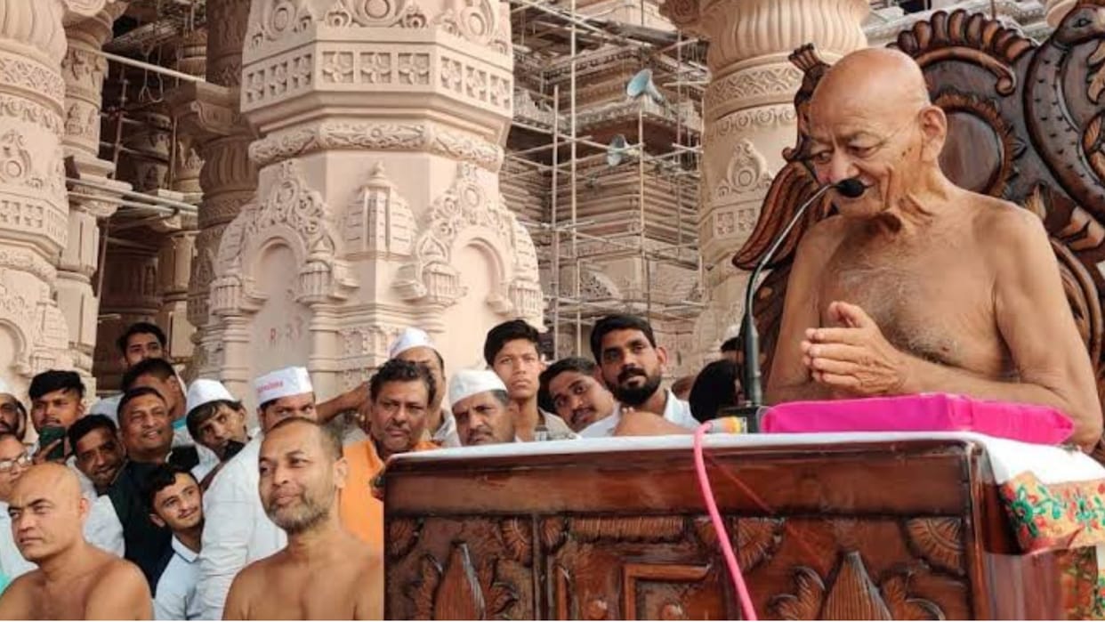 Acharya Shri Vidyasagar Maharaj was buried in Samadhi in Dongargarh.