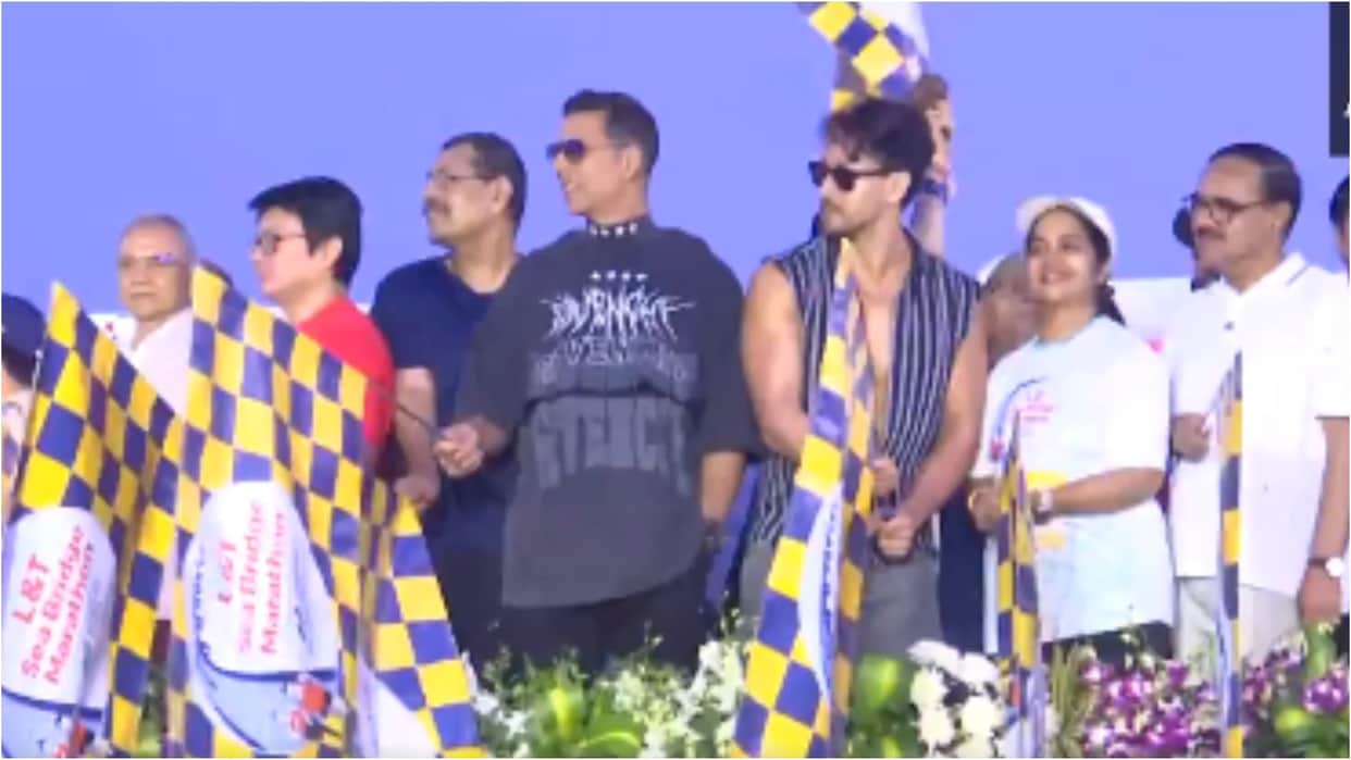 Actors Akshay Kumar and Tiger Shroff flag off the L&T Sea Bridge Marathon from Atal Setu Bridge in Mumbai