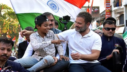 Rahul Gandhi addressed the youth by raising the issue of RO-ARO paper leak and student union.
