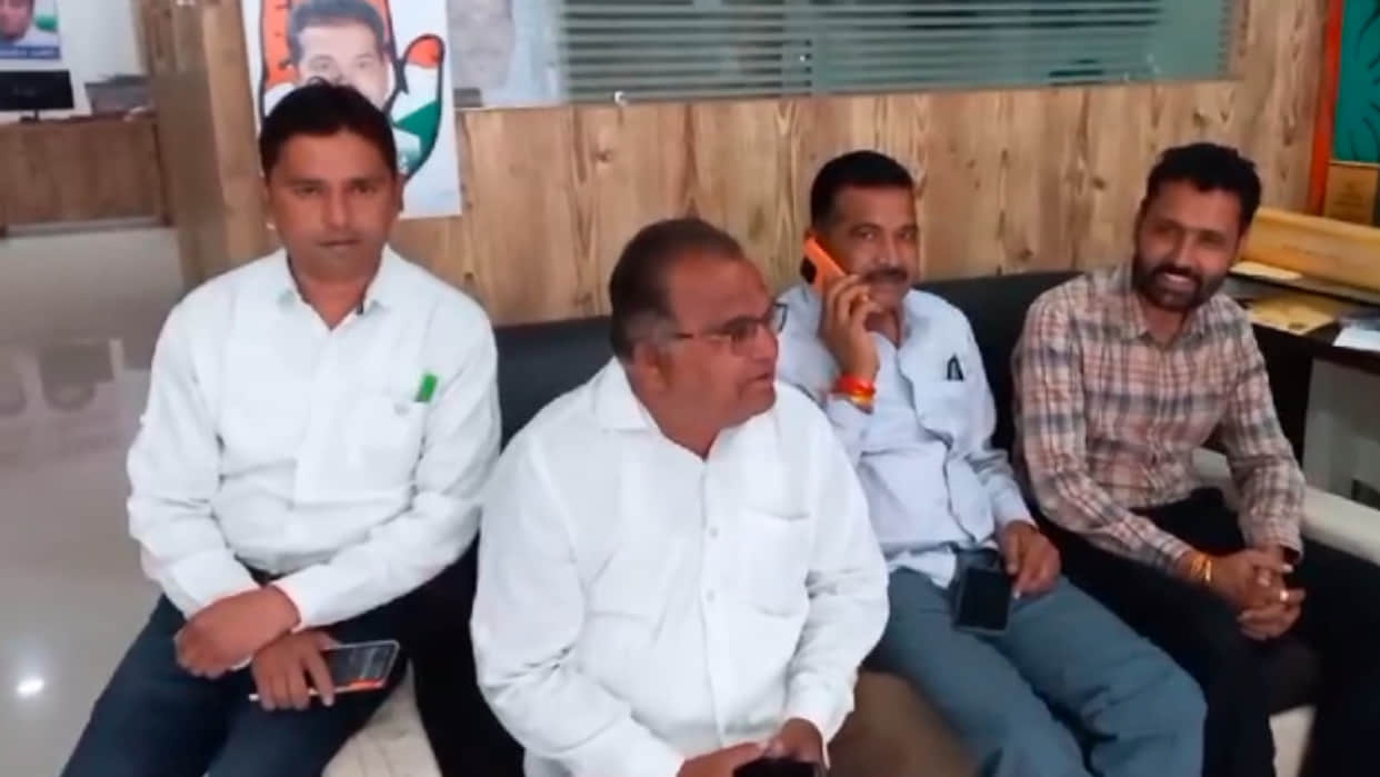 Barwani: All three Congress MLAs said - We are soldiers of the party, will always be together