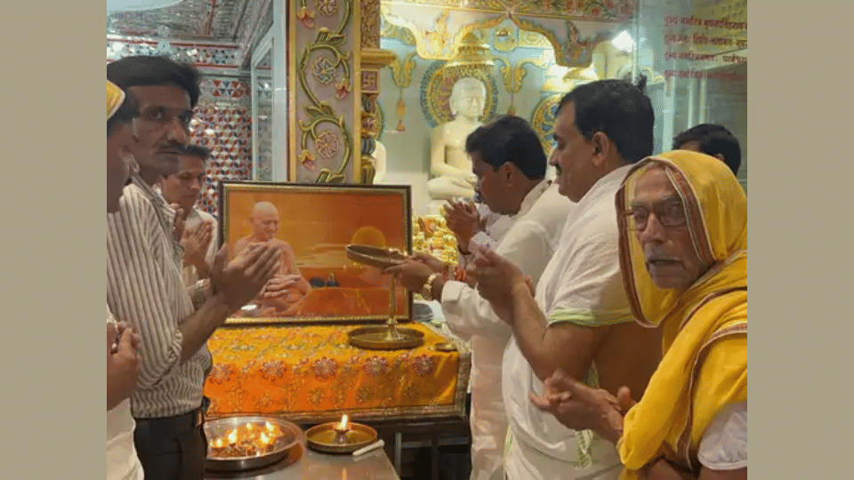 acharya vidyasagar maharaj of digambara jain muni took samadhi