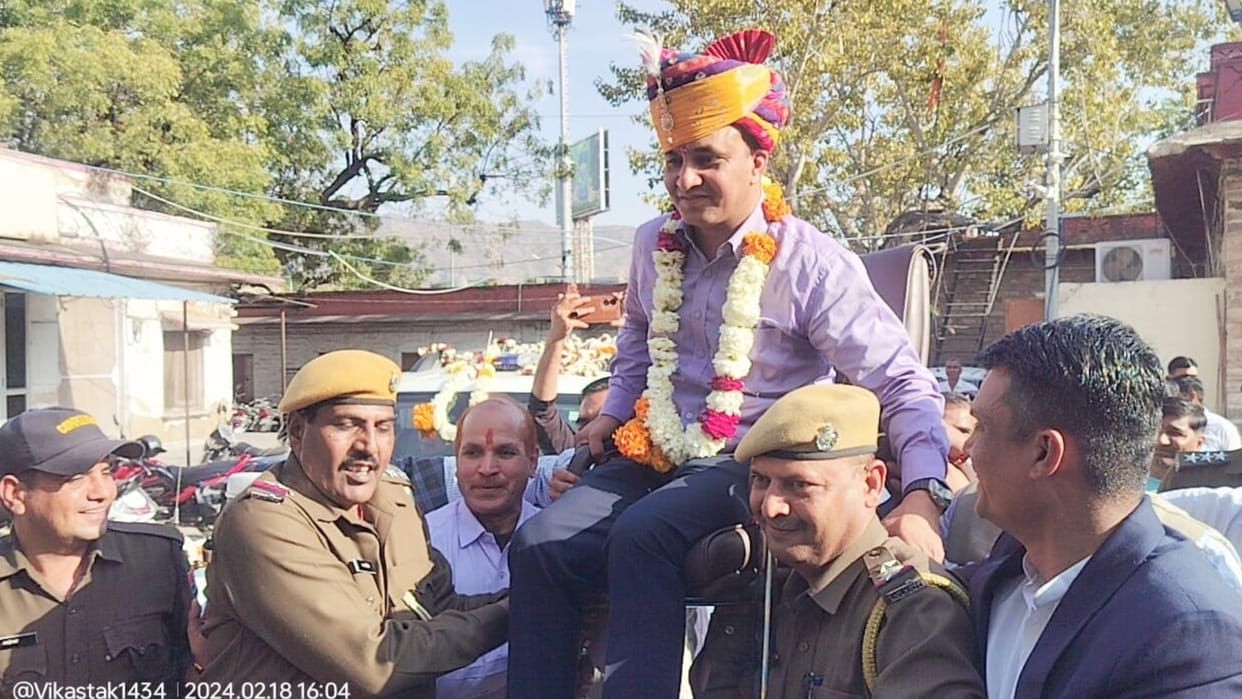 Staff bid farewell to Ajmer SP Chunaram Jat