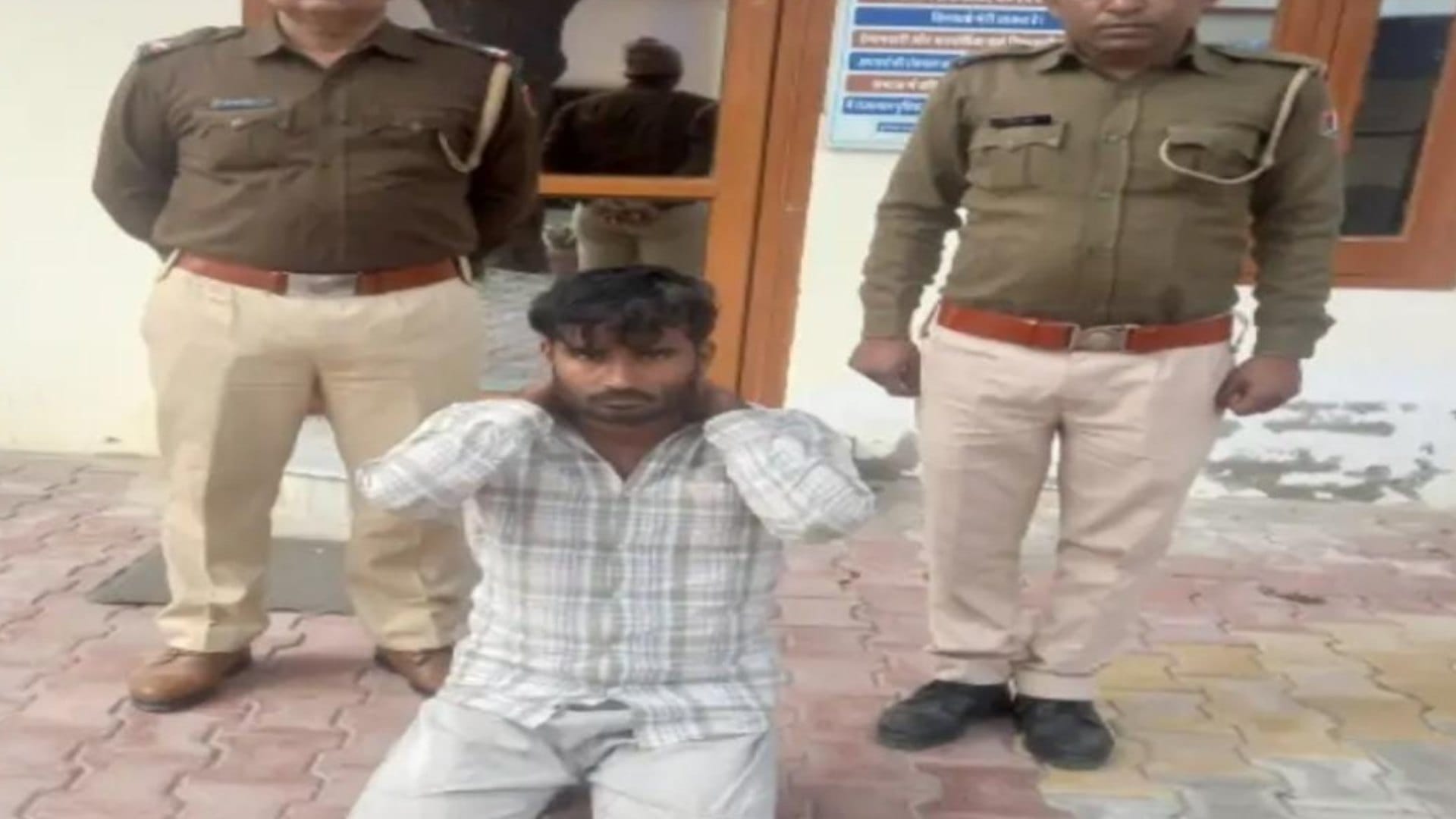 पुलिस की गिरफ्त में आरोपी