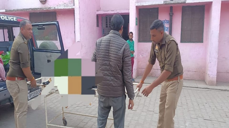 Driver absconds after alighting pregnant woman from UP Roadways bus pregnant woman gives birth to baby girl