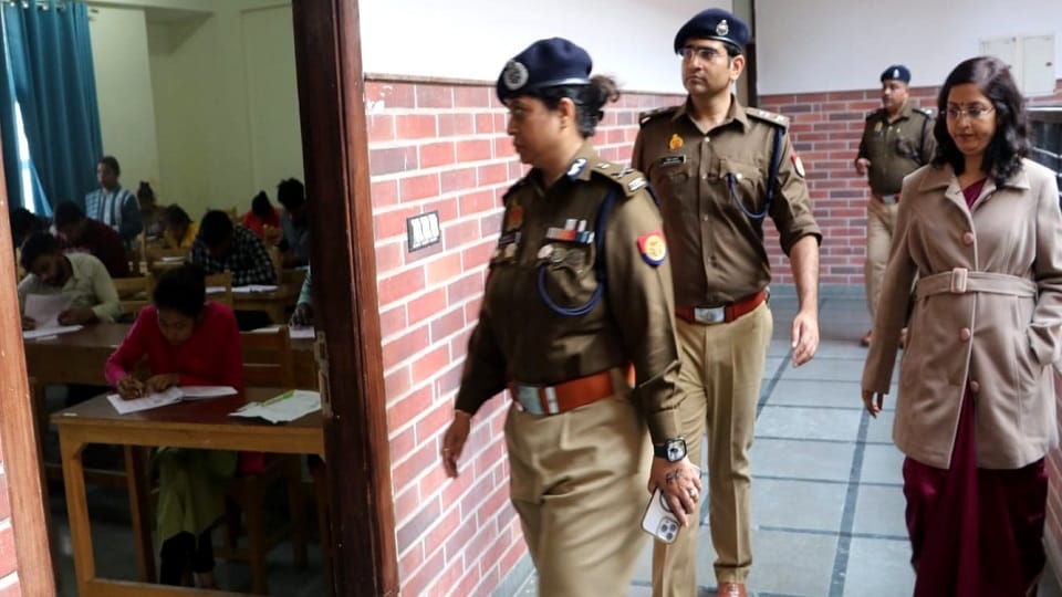 ADG Agra Zone conducted surprise inspection of examination centers