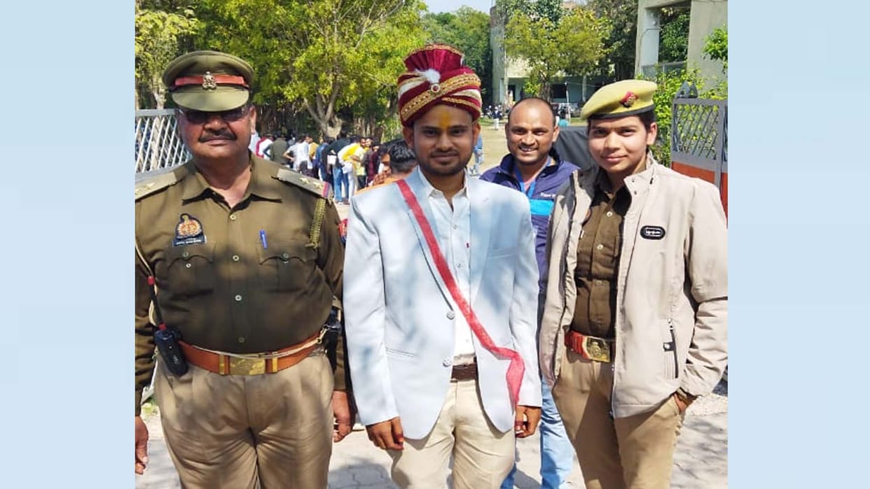 groom arrived to appear for the police recruitment exam in Mahoba