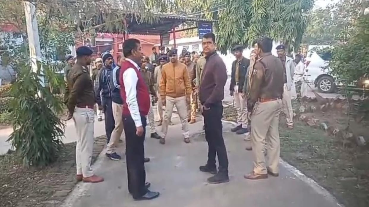Rohtas: In view of upcoming Lok Sabha elections, DM-SP conducted joint raid in Sasaram Mandal Jail