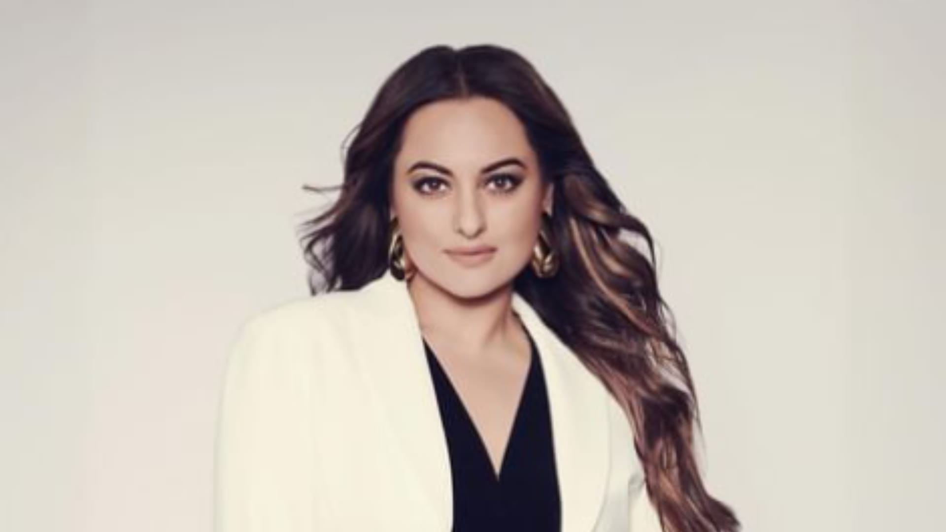 bollywood actress connection with bihar priyanka chopra Neetu Chandra neha sharma Sandali Sinha Sonakshi Sinha