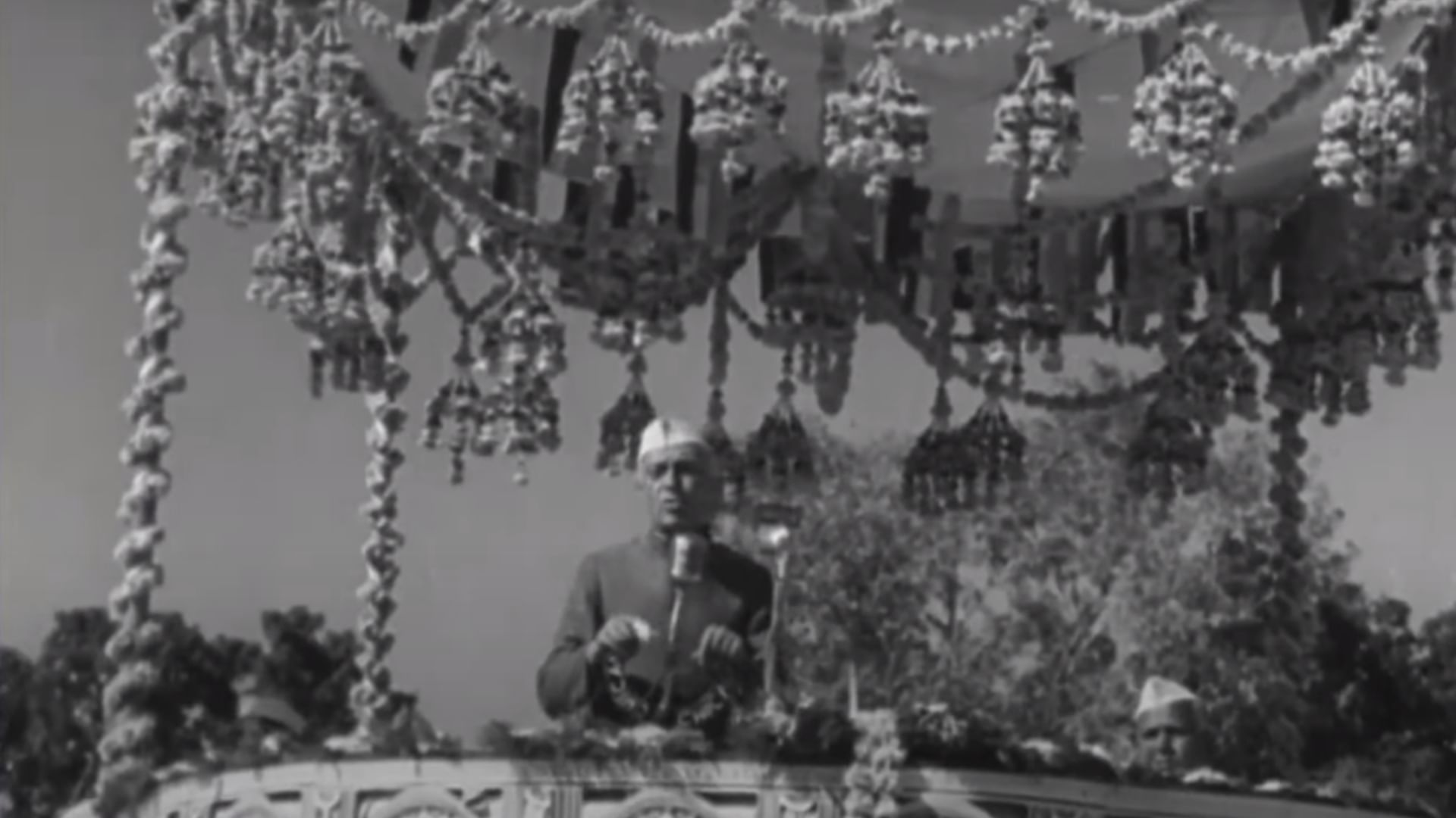 आम चुनाव 1951-52 में प्रचार करते जवाहर लाल नेहरू