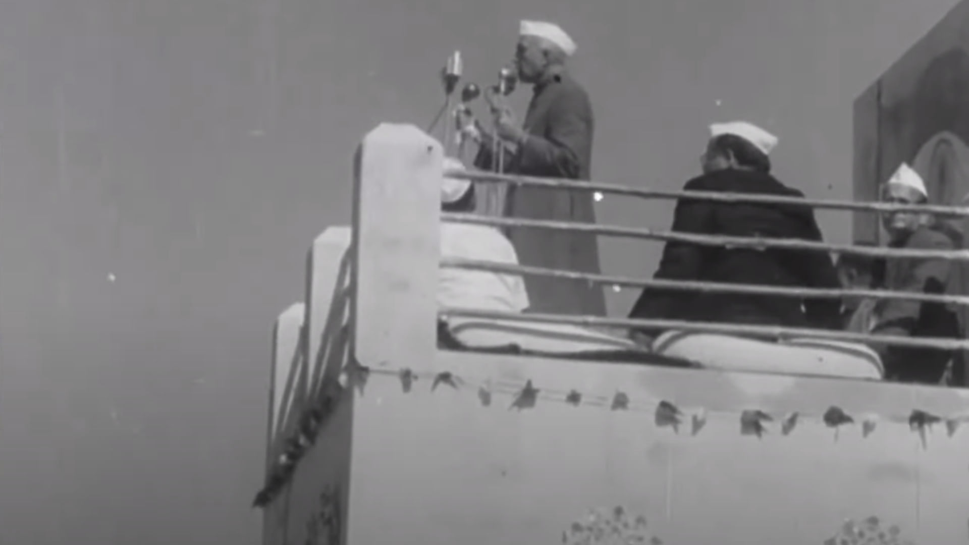 आम चुनाव 1951-52 में प्रचार करते जवाहर लाल नेहरू