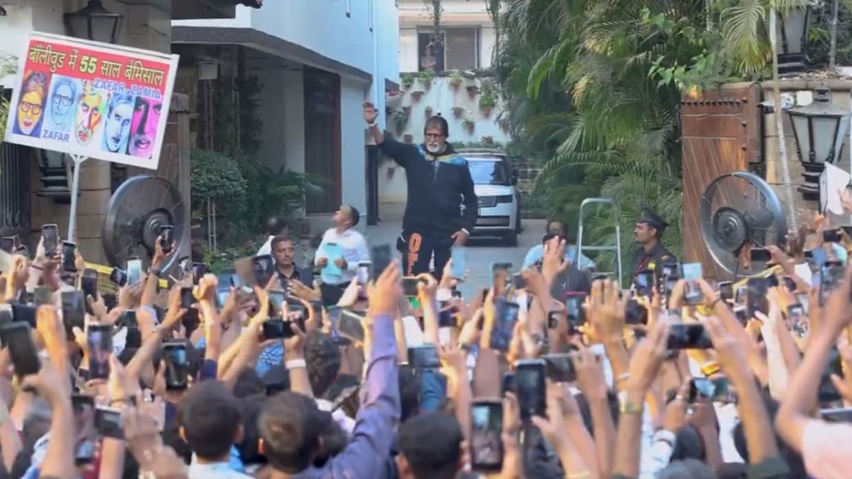 Amitabh Bachchan Gets Emotional As He expressed Gratitude toward Meets Fans on Sunday in Outside His Home