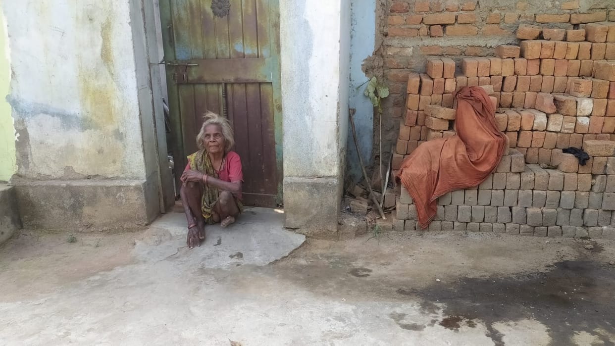 Old lady did not get the benefit of PM Awas Yojana