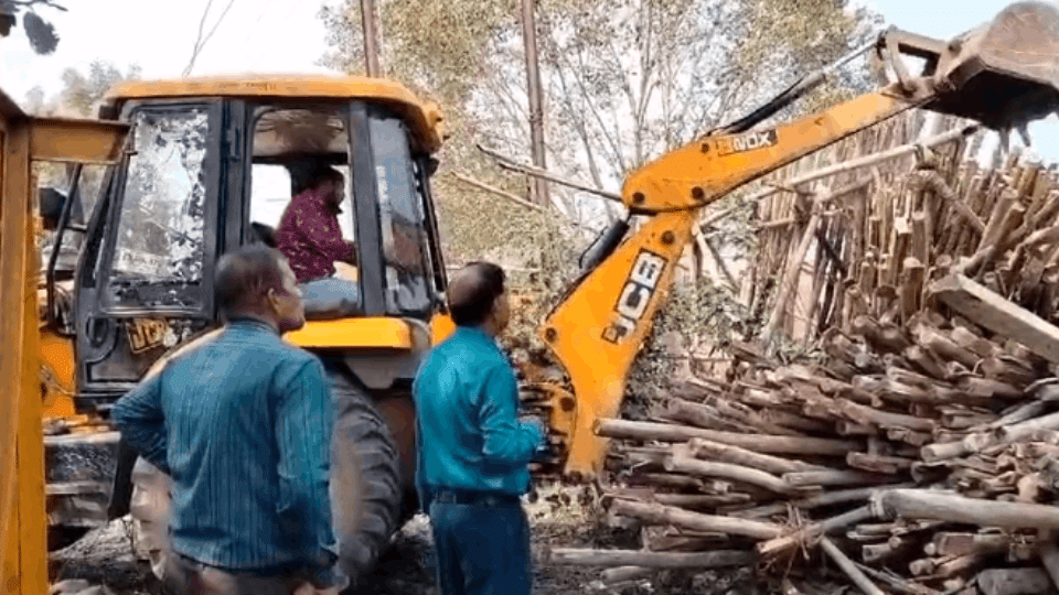 बुलडोजर की कार्रवाई