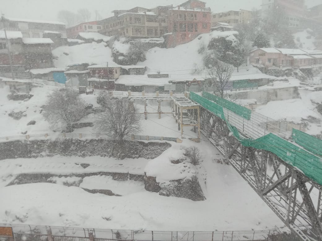 Uttarakhand Weather Update today Rainfall and Snowfall Cold Increase Photos