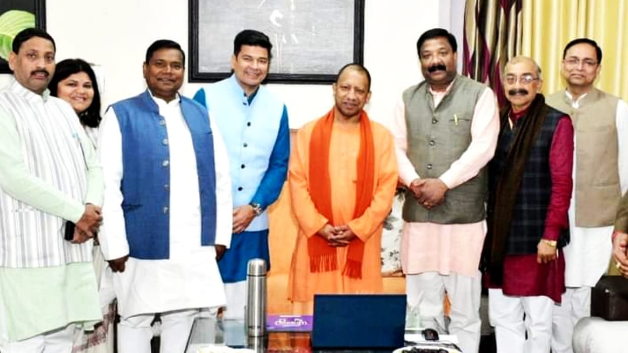 CM Yogi Adityanath met MP MLAs in Bareilly