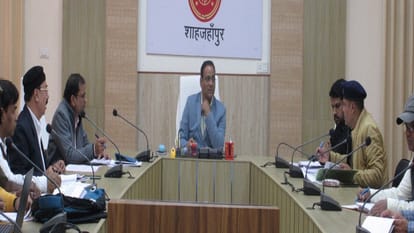 DM ordered E-rickshaws will not run on the highway in Shahjahanpur