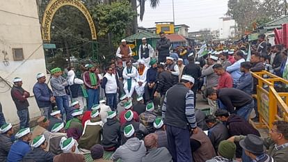 Farmers Protest in Dehradun: राजधानी की सड़कों पर दिखा किसानों का आक्रोश, मंडी में की तालाबंदी, लगाया जाम Farmers Protest in Dehradun road jam market lockout Uttarakhand watch Photos