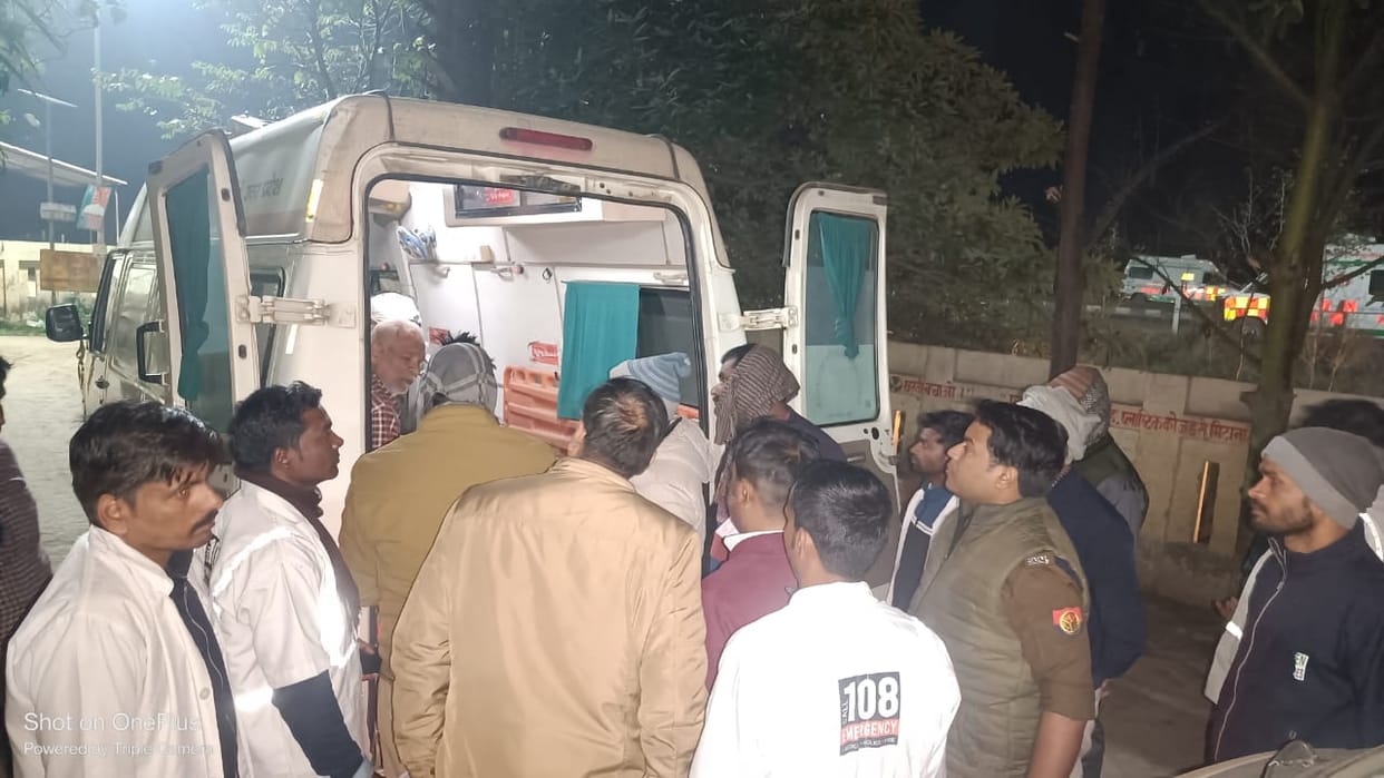 Many devotees injured in road accident after bus overturns in jaunpur