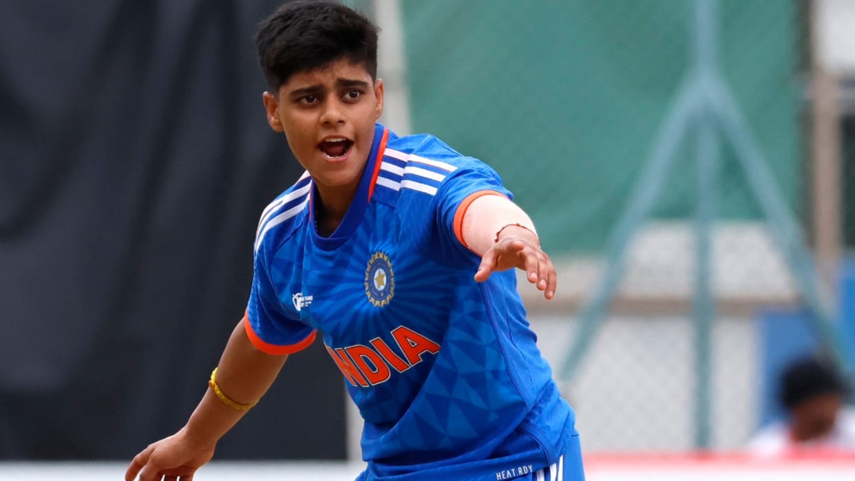 WPL 2024 Gujarat Giants Kashvi Gautam and rcb kanika ahuja injured replaced by Sayali and Shraddha
