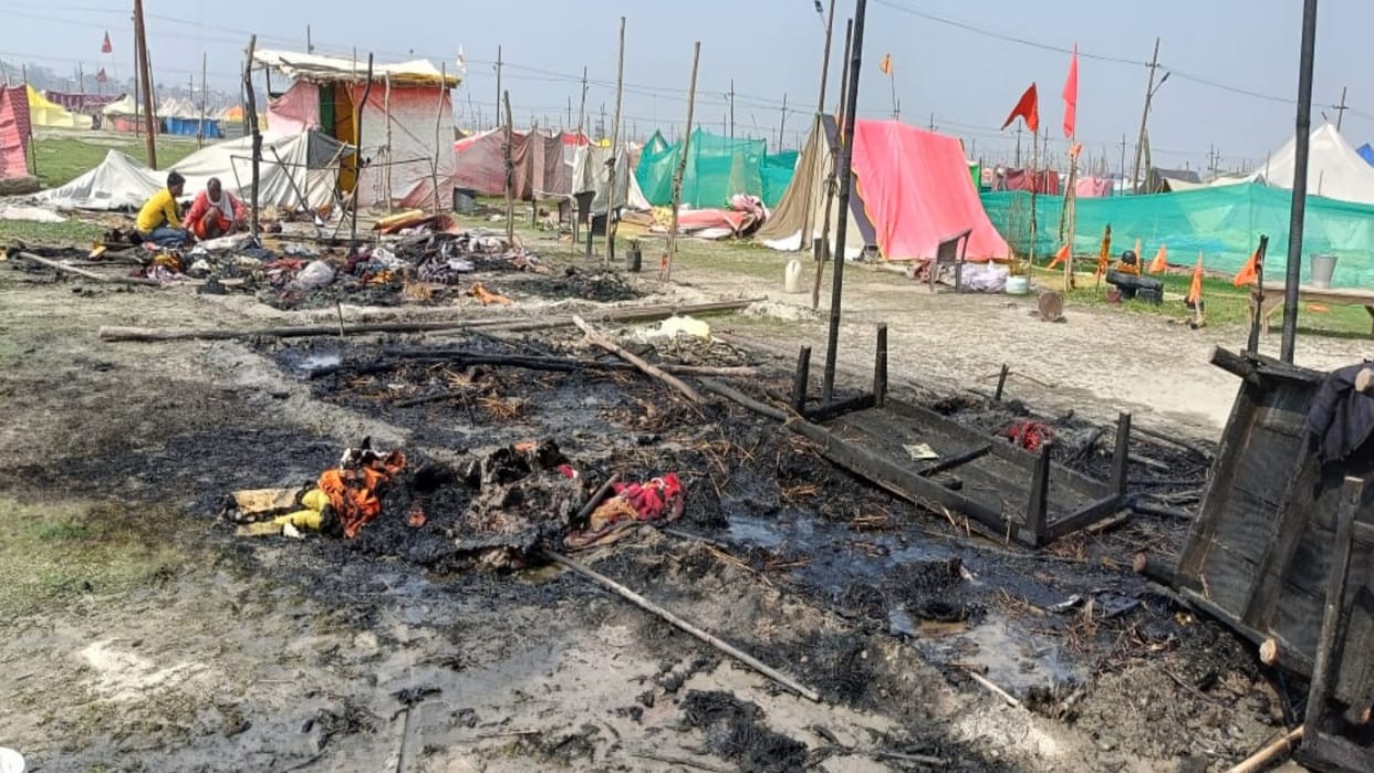 : Fire broke out in the camp of Paramhans Ashram, all the belongings burnt to ashes.