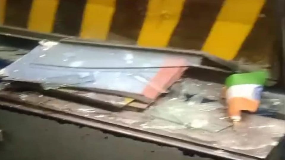 Stone pelting at Farah toll plaza: Dispute between Bolero riders and toll workers