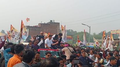 राहुल गांधी पहुंचे प्रतापगढ़ : भारत जोड़ो यात्रा के प्रतापगढ़ पहुंचने पर जोरदार स्वागत, बरसाए गए फूल Rahul Gandhi reaches Pratapgarh: Bharat Jodo Yatra reaches Pratapgarh with warm welcome,
