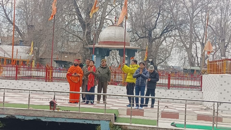 Sachin Tendulkar Kashmir: Sachin Tendulkar reached Kashmir with his family, took a view of snowy valleys,