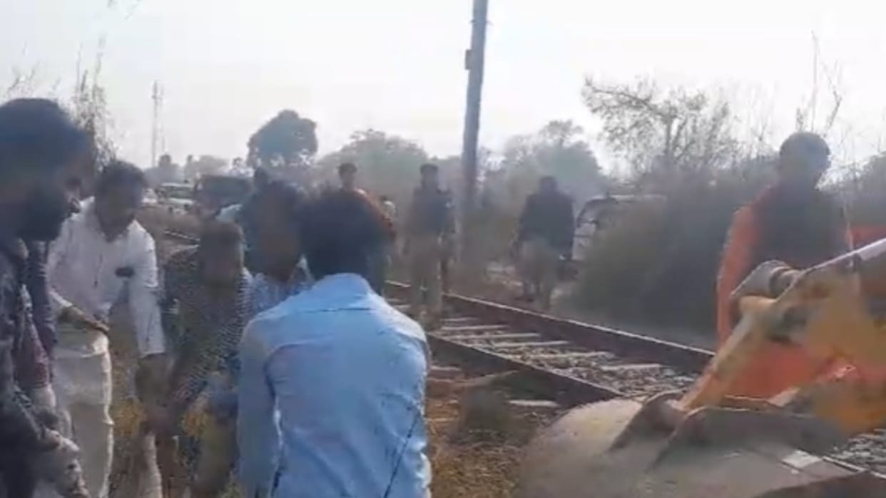 Stray animal collided with Shaheed Express in Shahjahanpur