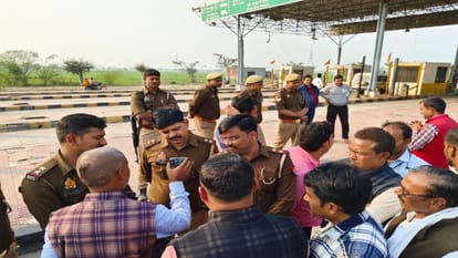Fight over recovery at toll plaza, toll workers chased and beat them, video goes viral