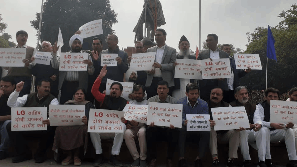 Delhi Assembly Session update AAP MLAs created ruckus in assembly against officials who did not work