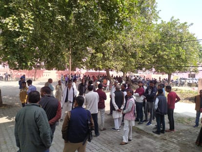 Police Bharti Exam: अपने स्थान पर दूसरे को परीक्षा दिलाने वाले युवक ने फंदे से लटककर दी जान, घर में मचा कोहराम young man committed suicide after Police Bharti Exam in azamgarh