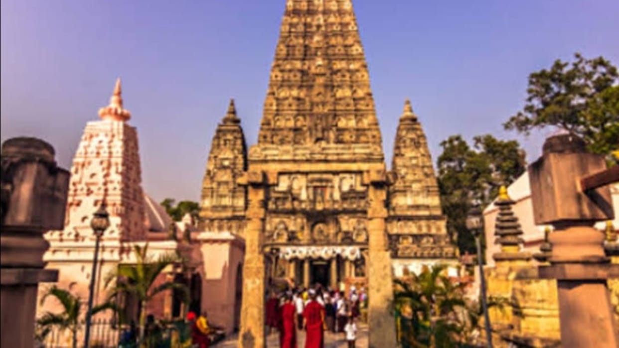 Bihar News : A person arrested with cartridges at the gate of Mahabodhi temple.bihar police.
