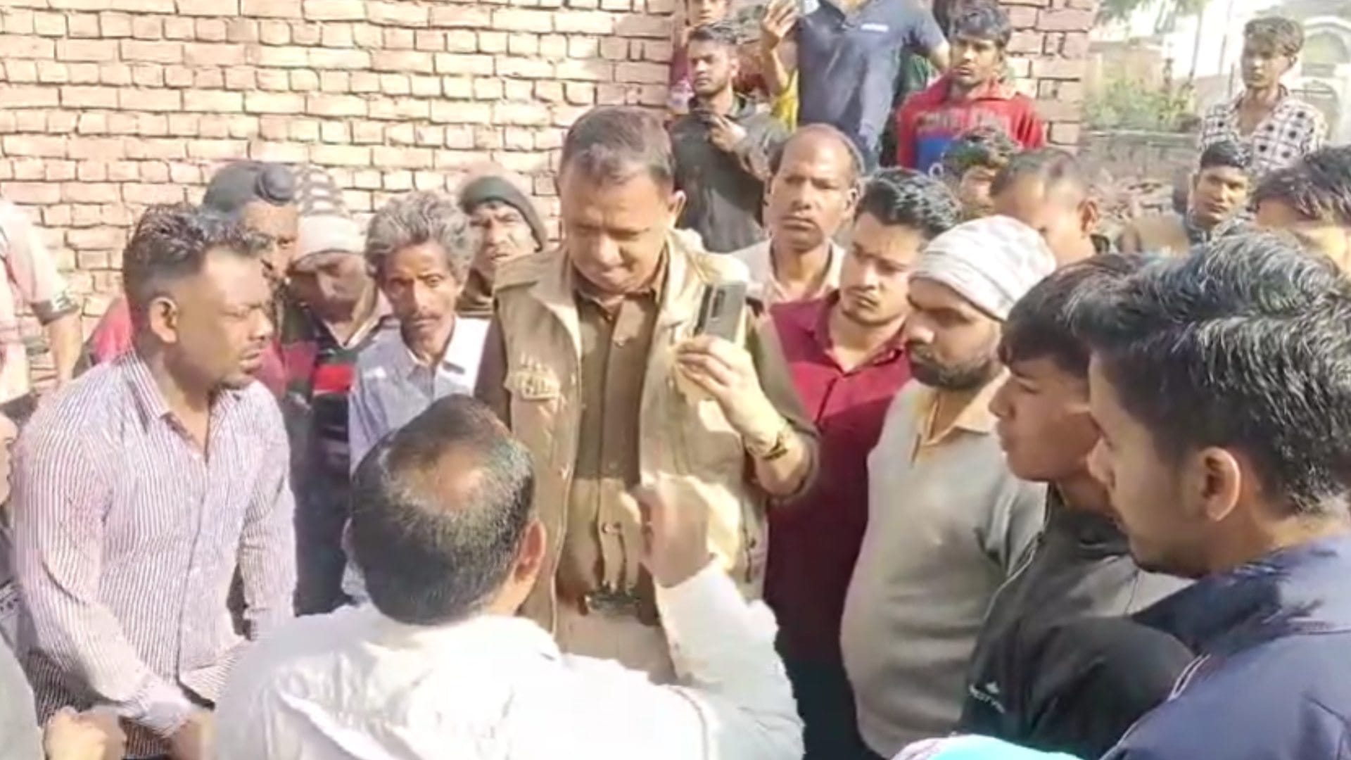 बजरी माफिया ने युवक को ट्रैक्टर ट्रॉली से कुचला
