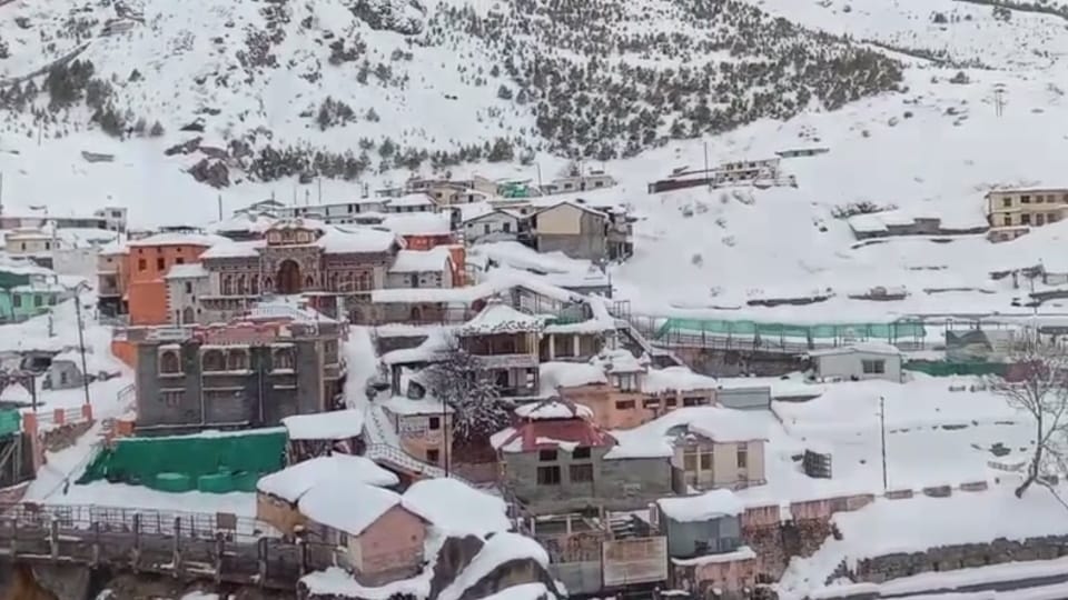 Uttarakhand Weather Snowfall Today Badrinath Dham Covered with thick blanket of Snow Gangotri highway closed