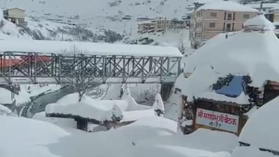 Uttarakhand Weather Snowfall Today Badrinath Dham Covered with thick blanket of Snow Gangotri highway closed