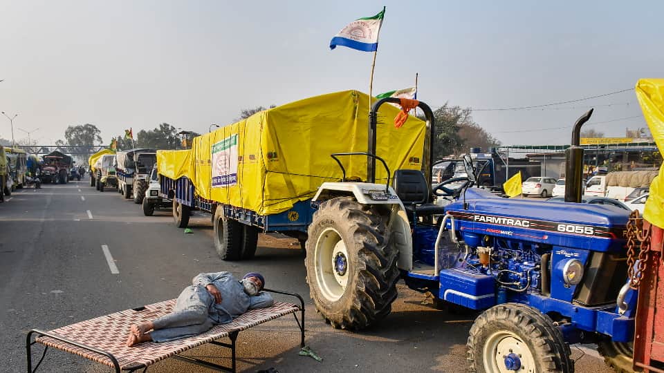 Farmers stood on border even in bad weather mobile and net closed instructions being through walkie-talkie