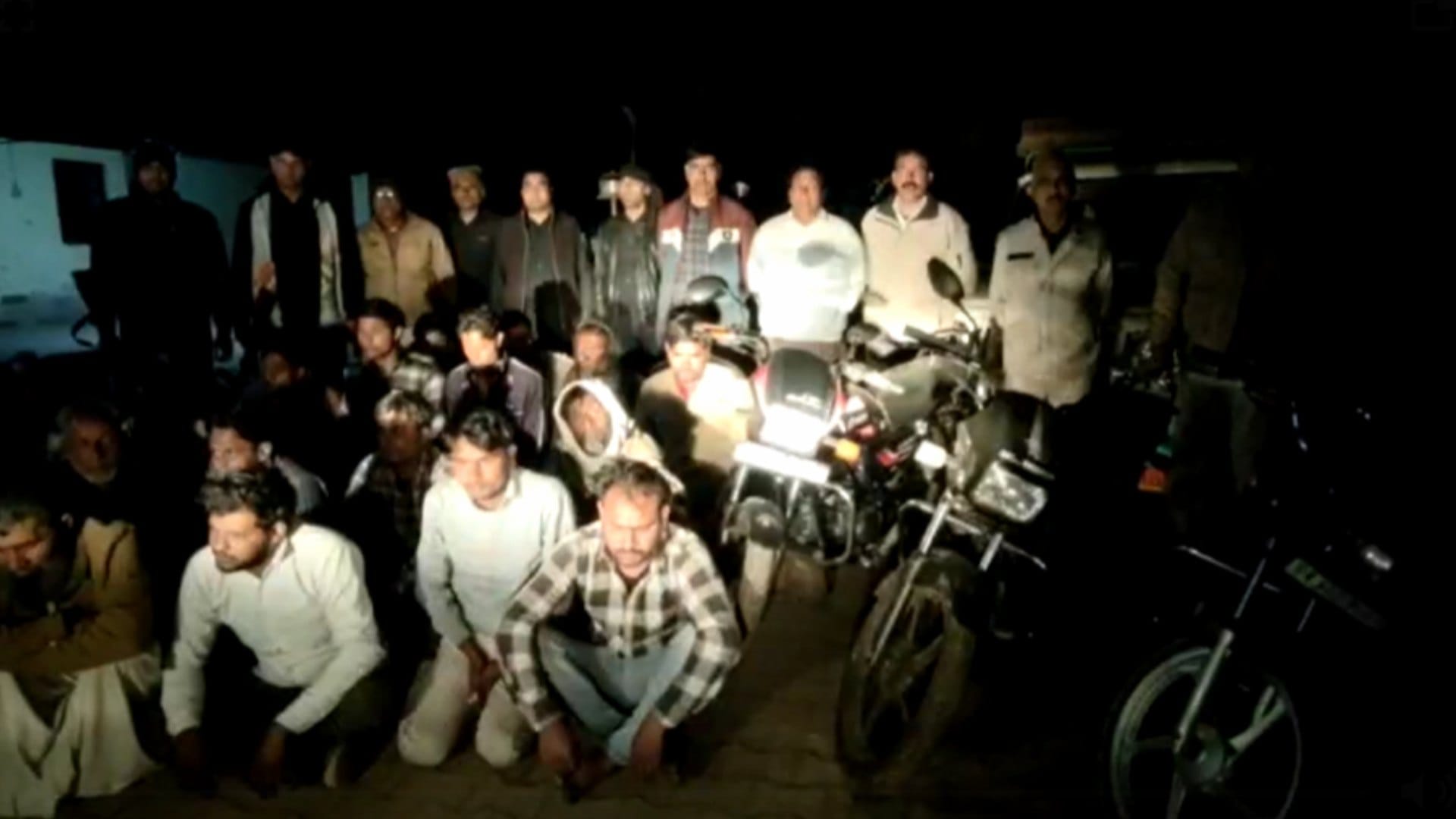 गौ तस्करों पर होगी जवाबी फायरिंग