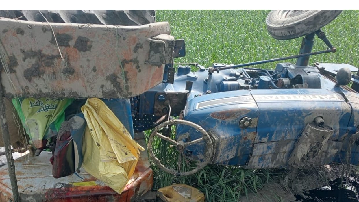 Jhajjar: Tractor went out of control and collided with a tree, driver died
